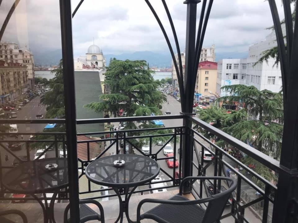 Hotel Light Palace Батуми Экстерьер фото